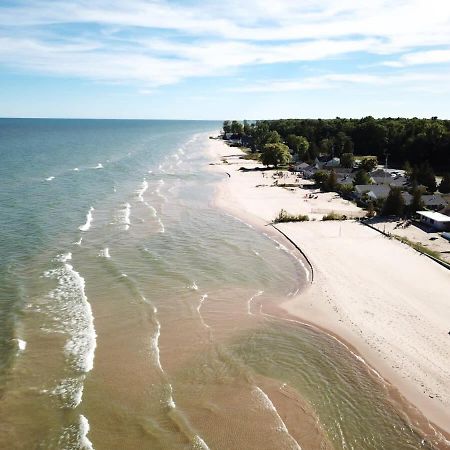 Beach Club Of Oscoda Captains Watch On The Lake Villa Exterior photo