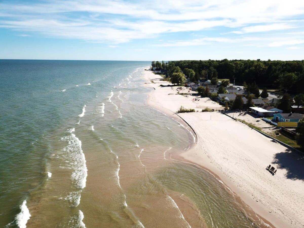 Beach Club Of Oscoda Captains Watch On The Lake Villa Exterior photo